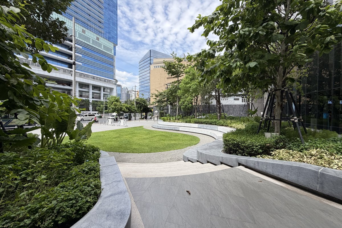 New Grade A Green Office, 290m to MRT Khlong Toei, River View