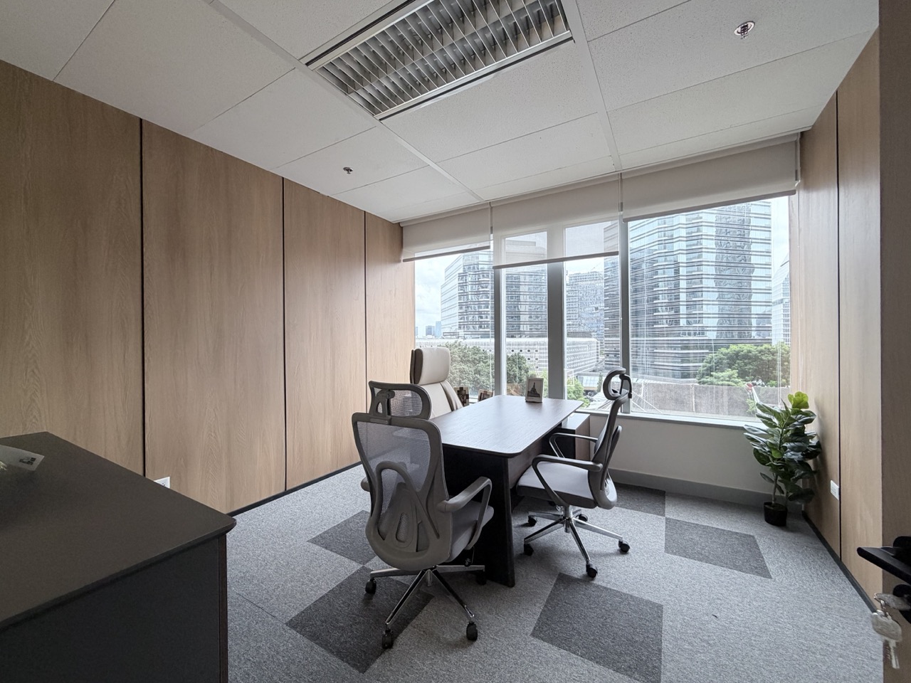 Furnished office, Includes electricity & Internet charges, 550m from BTS Phloen Chit.