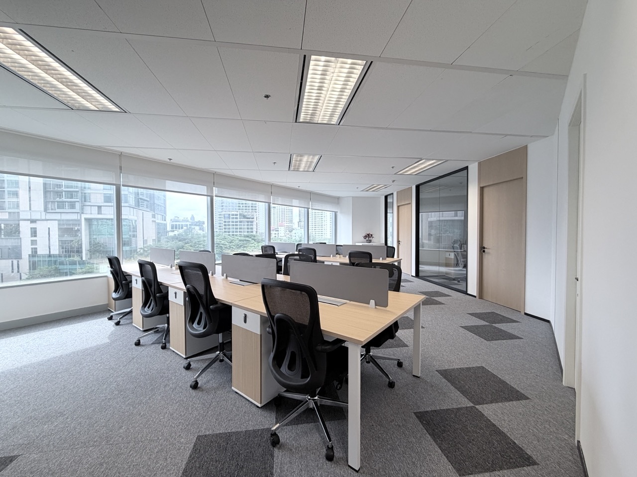 Furnished office, Includes electricity & Internet charges, 550m from BTS Phloen Chit.