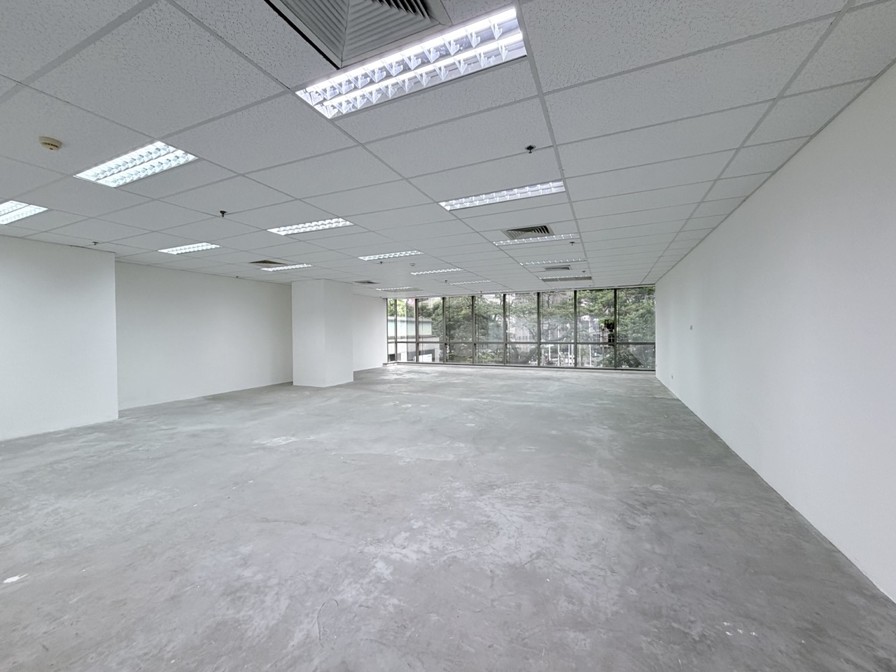Grade A Office, Peaceful atmosphere, 600m from BTS Phloen Chit
