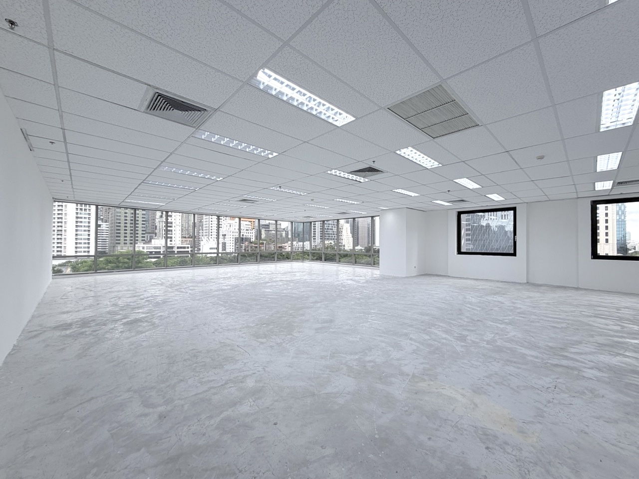 Grade A Office, Peaceful atmosphere, 600m from BTS Phloen Chit