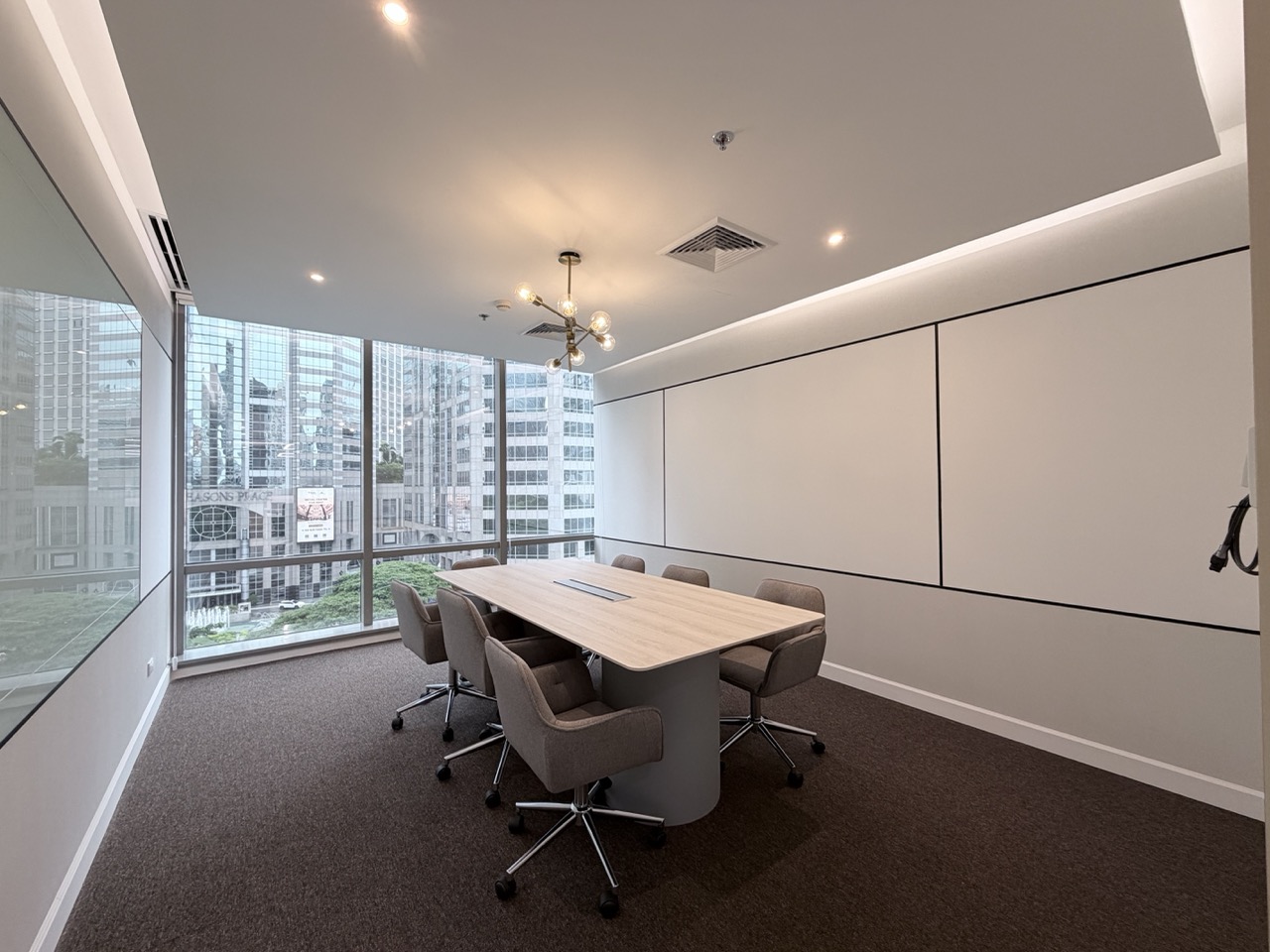 Newly Renovated Grade A Office (Furnished) – 600m from BTS Phloen Chit