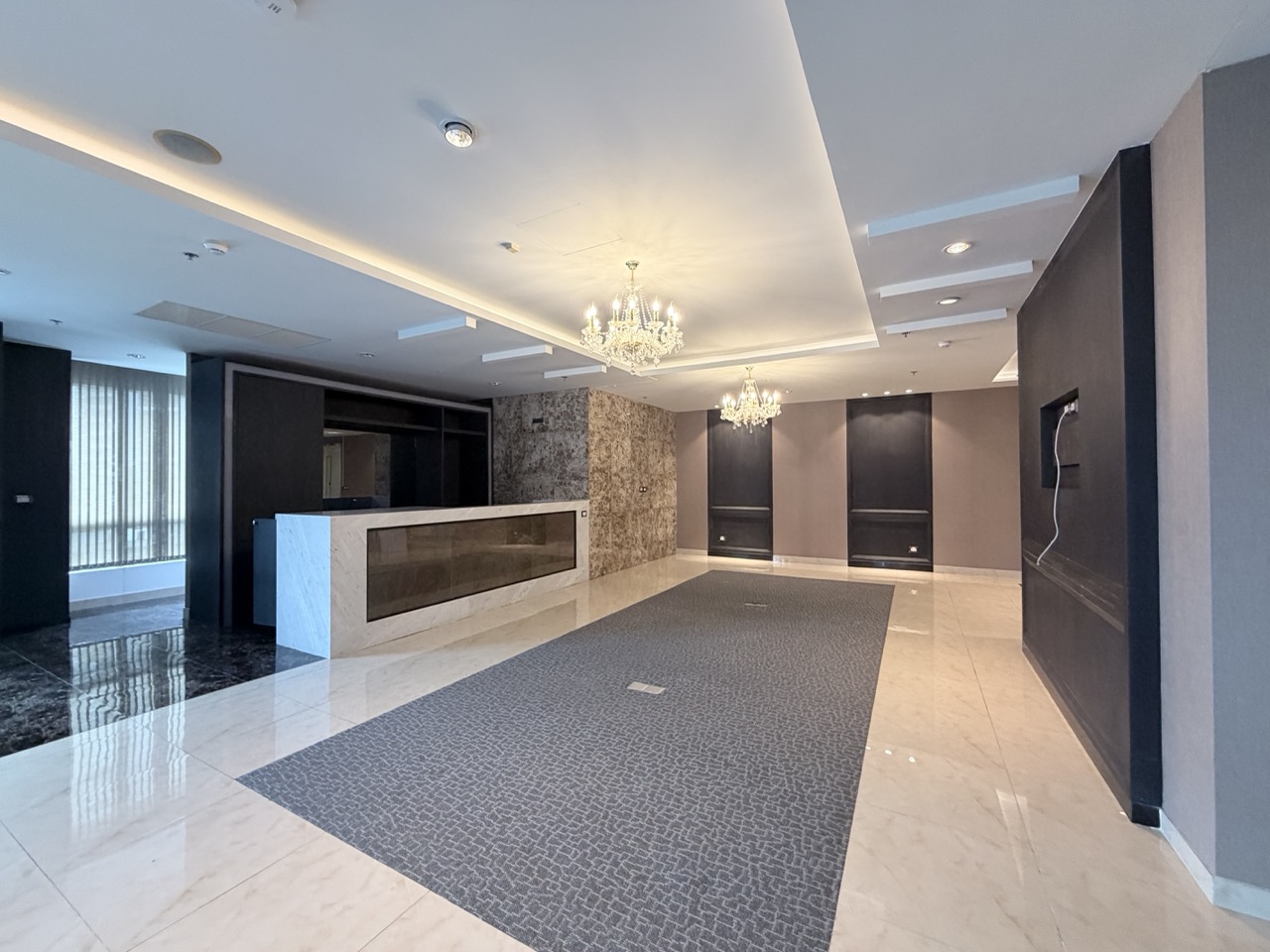 Grade A Office only 200m from BTS Phloen Chit