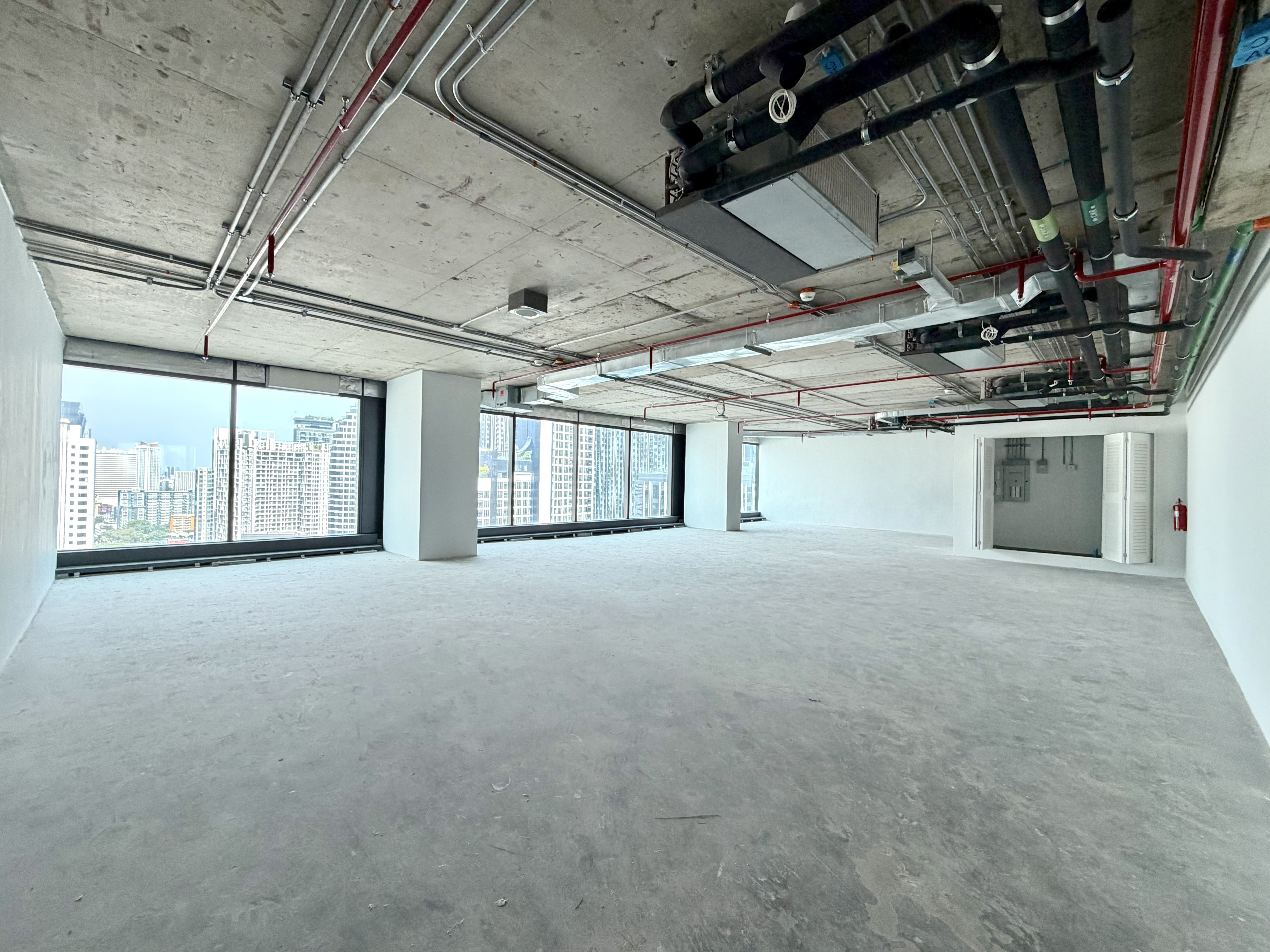 Office with free AC 8:00-22:00, 350m from MRT Rama 9