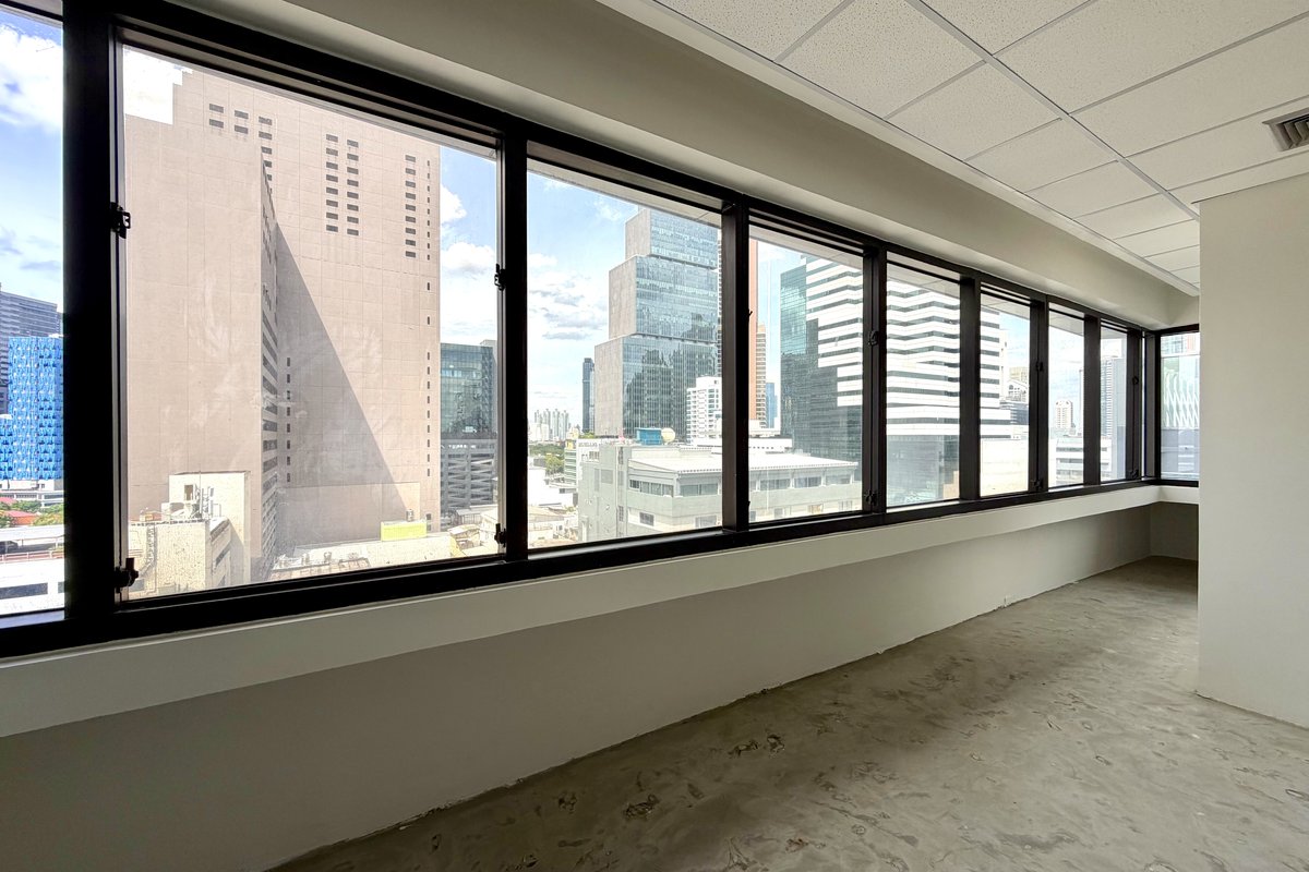 Renovated office, Next to BTS Sala Daeng, Restaurants & Mall On-Site