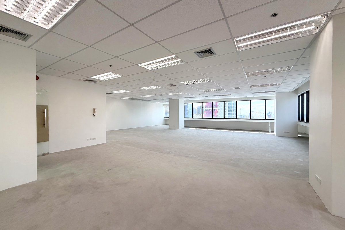 Renovated office, Next to BTS Sala Daeng, Restaurants & Mall On-Site