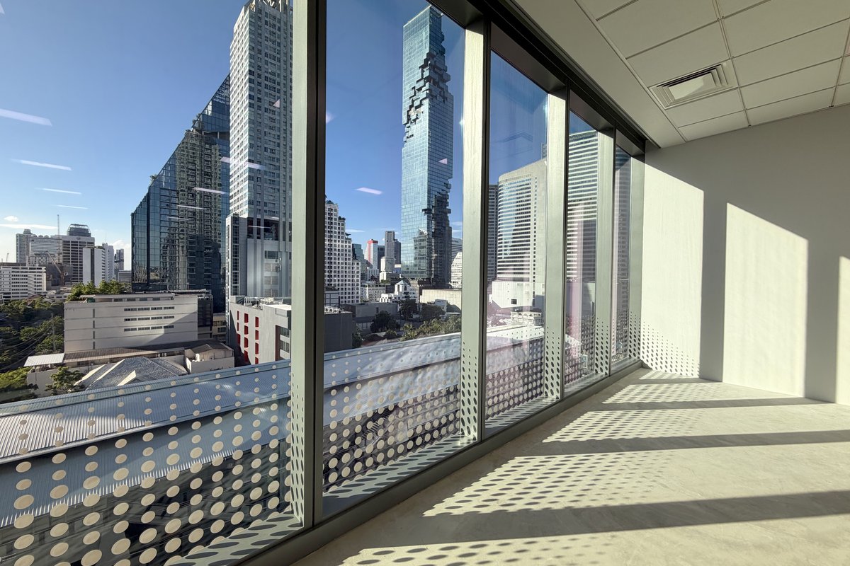 Grade A Green Office, with skywalk access from BTS St. Louis.
