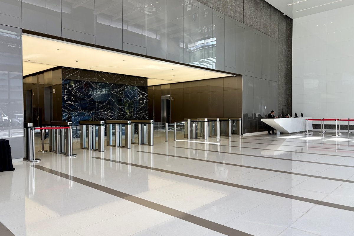 Grade A Green Office, with skywalk access from BTS St. Louis.