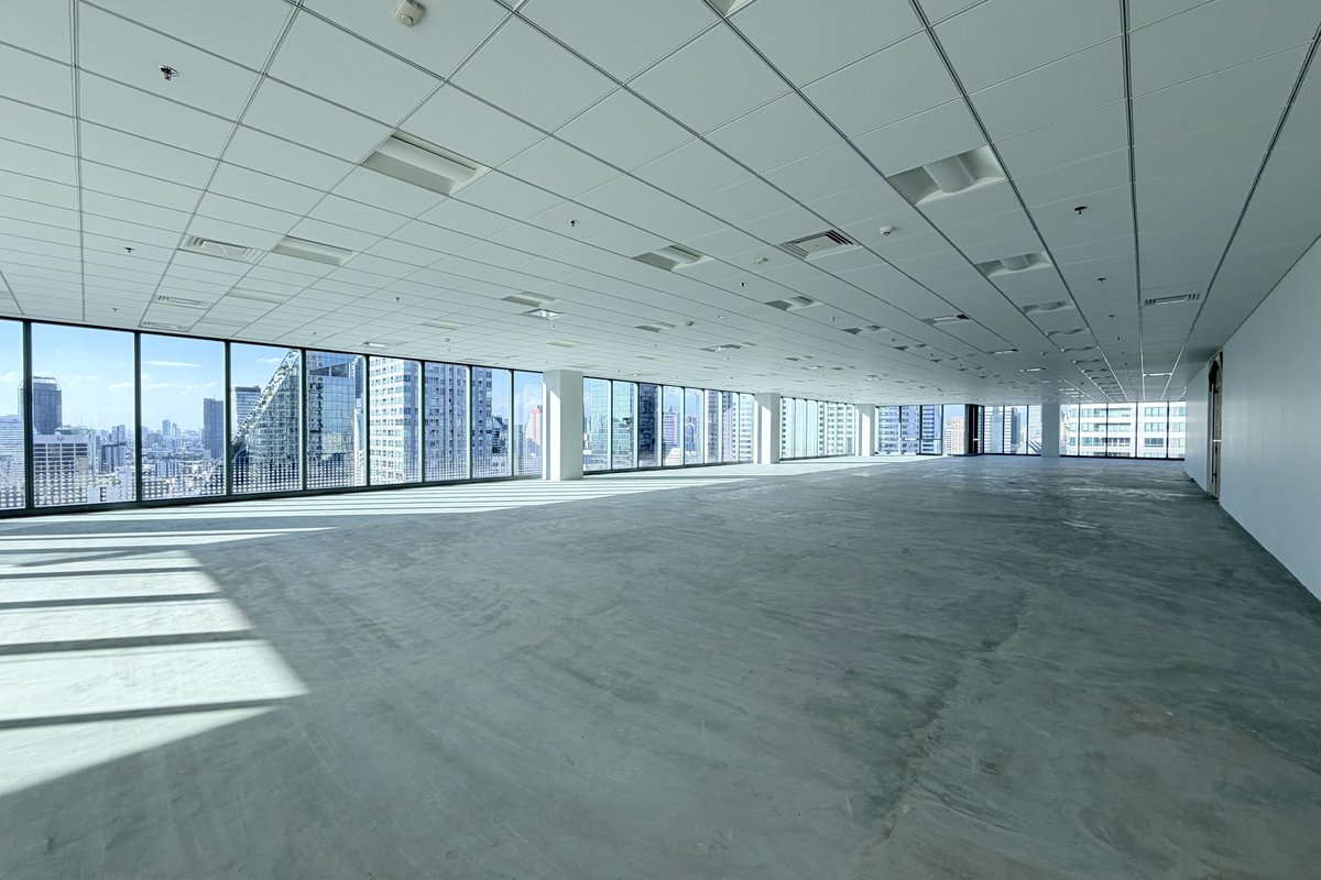 Grade A Green Office, with skywalk access from BTS St. Louis.