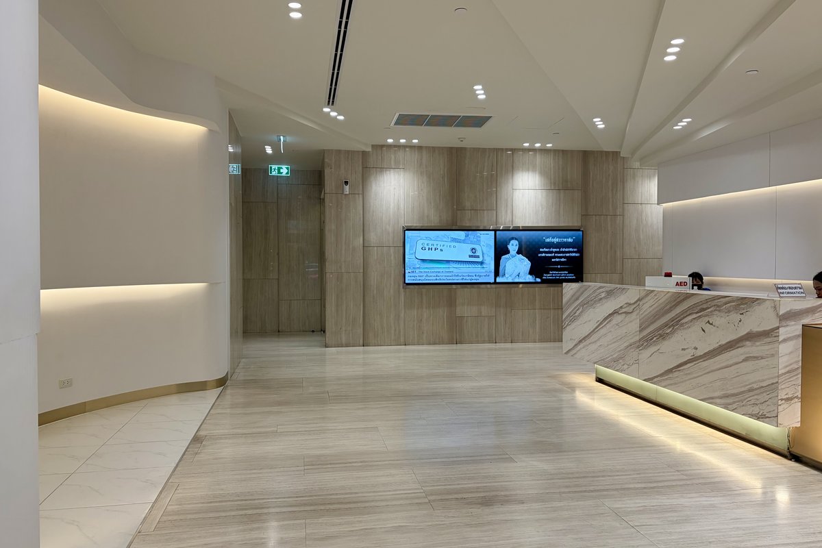 Premium Renovated Office, 680B/sqm, 100m to BTS Sala Daeng or 400 m to MRT Silom.