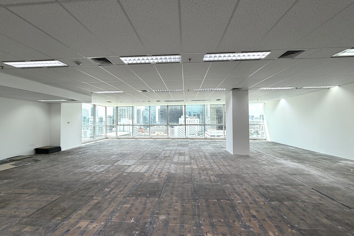 Premium Renovated Office, 680B/sqm, 100m to BTS Sala Daeng or 400 m to MRT Silom.