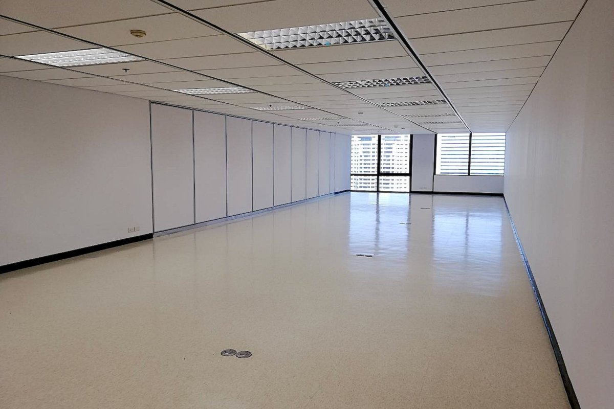 Grade A Green Office, 200m to BTS Chong Nonsi, with a very large food court, 7-11& Starbucks