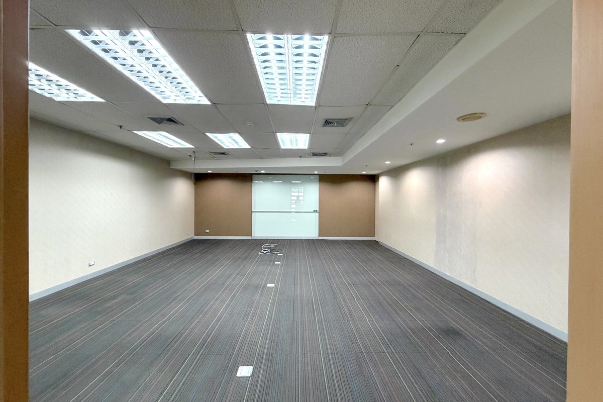 Fully Fitted Office, Just ฿680/sqm,100m to BTS Sala Daeng