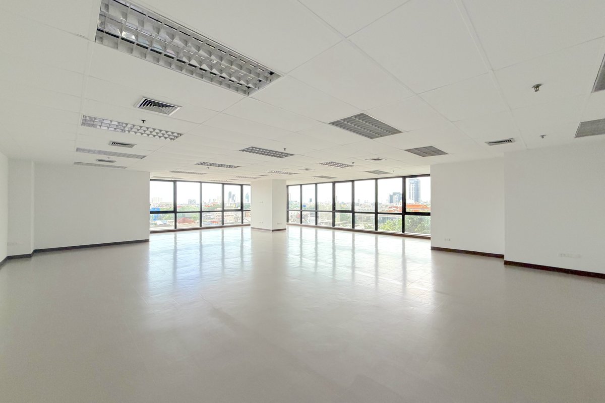 Office next to BTS Surasak, 24hr AC, 7-11 Café & Food Court On-Site
