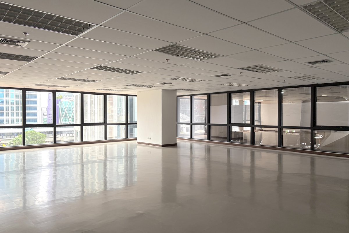 Office next to BTS Surasak, 24hr AC, 7-11 Café & Food Court On-Site