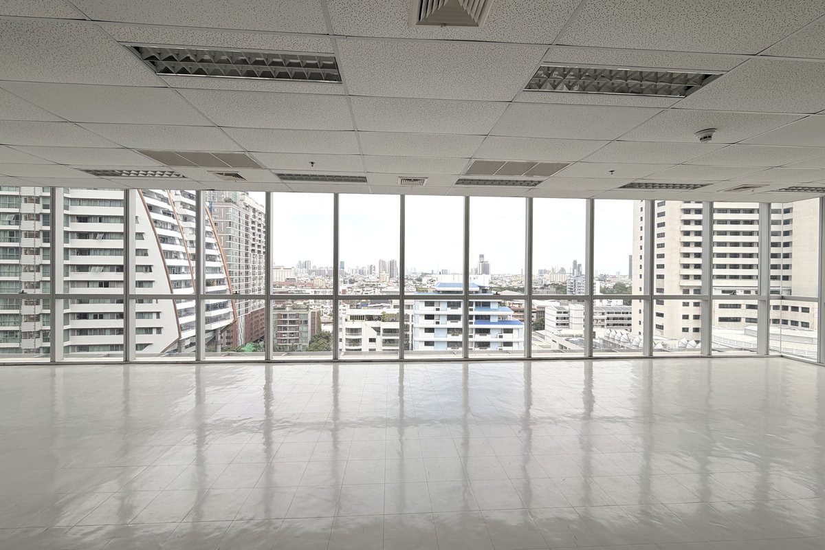 Office next to BTS St. Louis, with flexible air con on/off times.