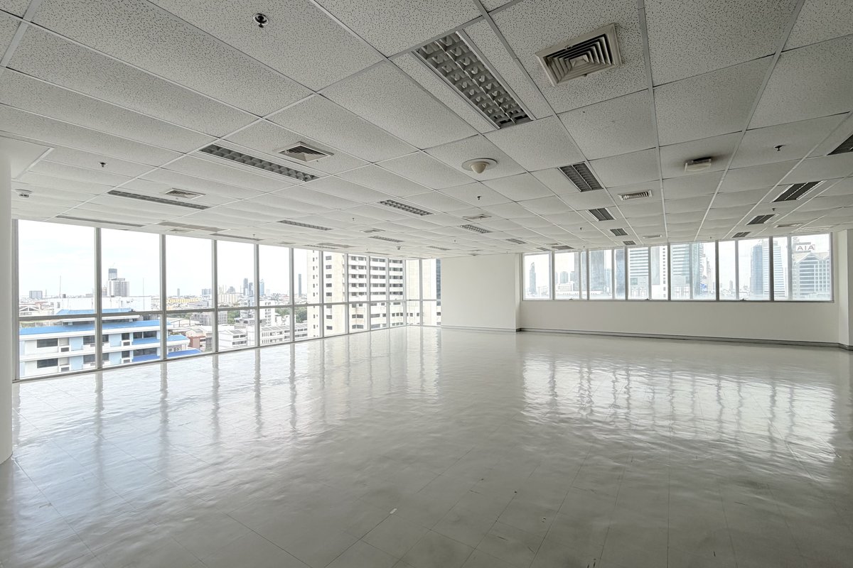 Office next to BTS St. Louis, with flexible air con on/off times.