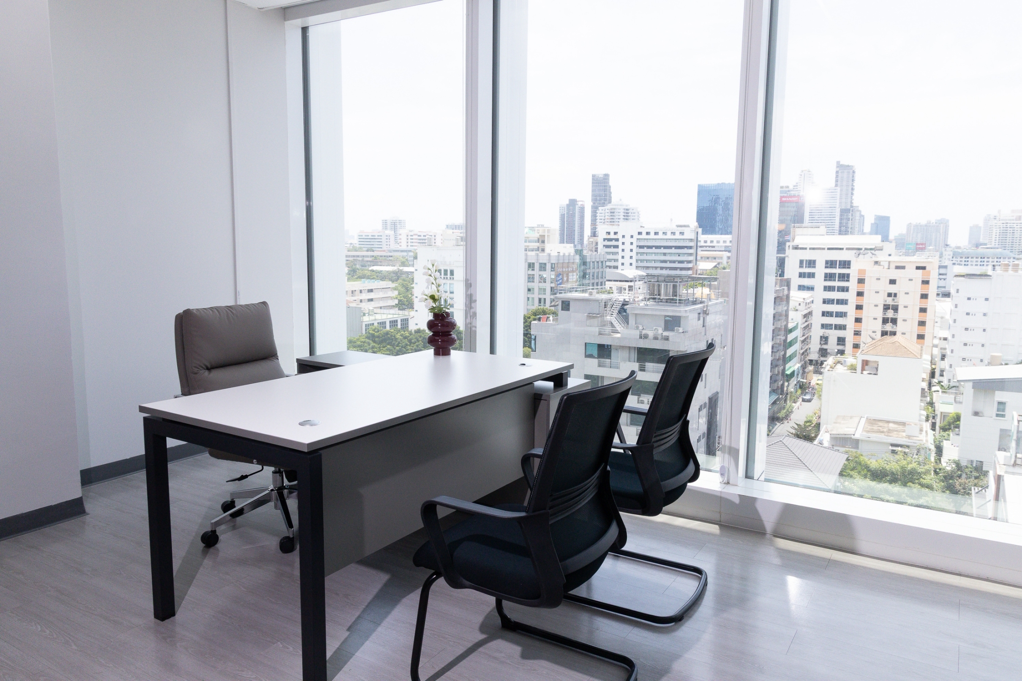 Newly renovated & furnished office, Near BTS Chong Nonsi, 7-11 and food court located within the building.
