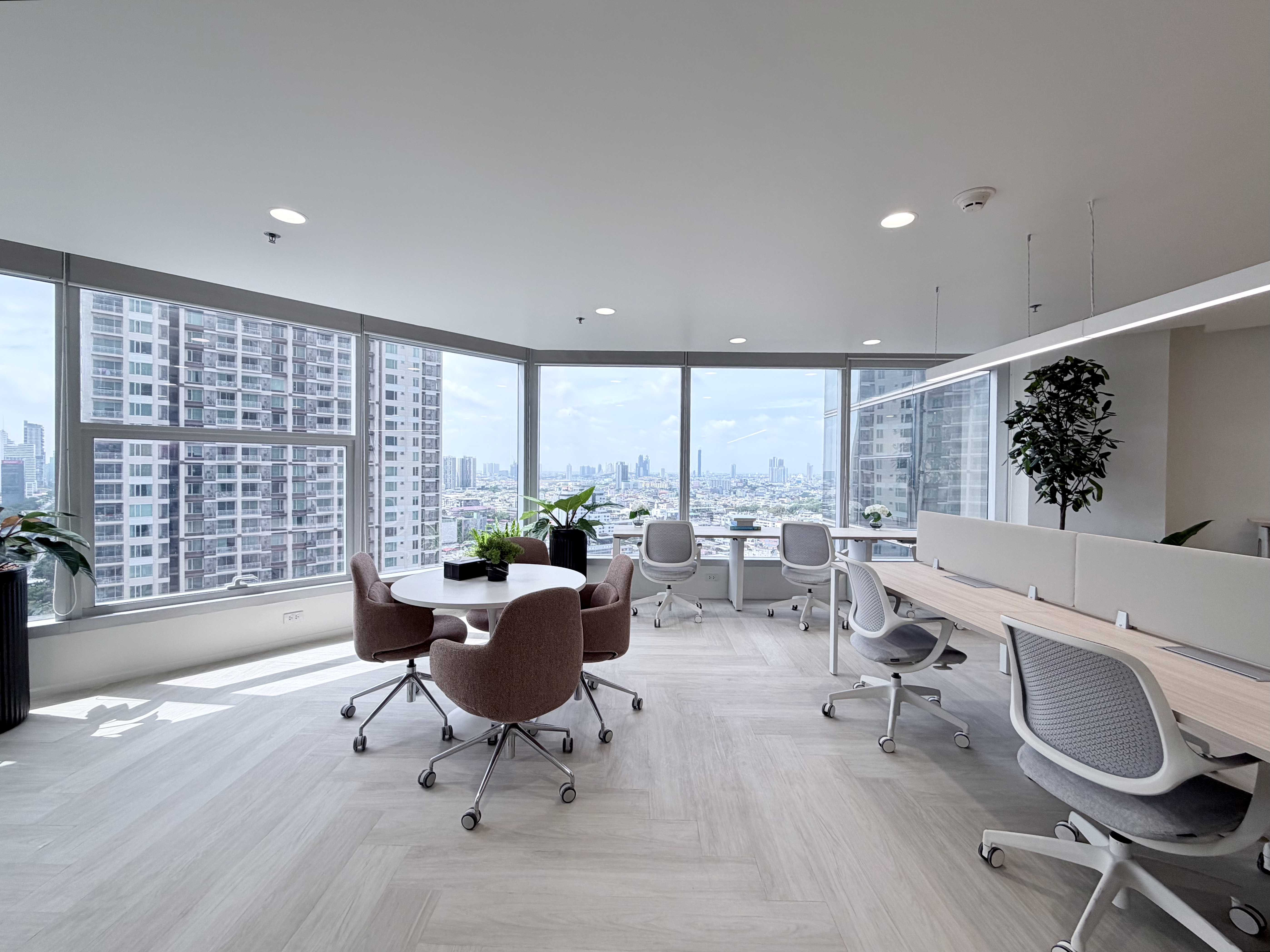 Grade A fully furnished office, Skywalk from BTS Chong Nonsi