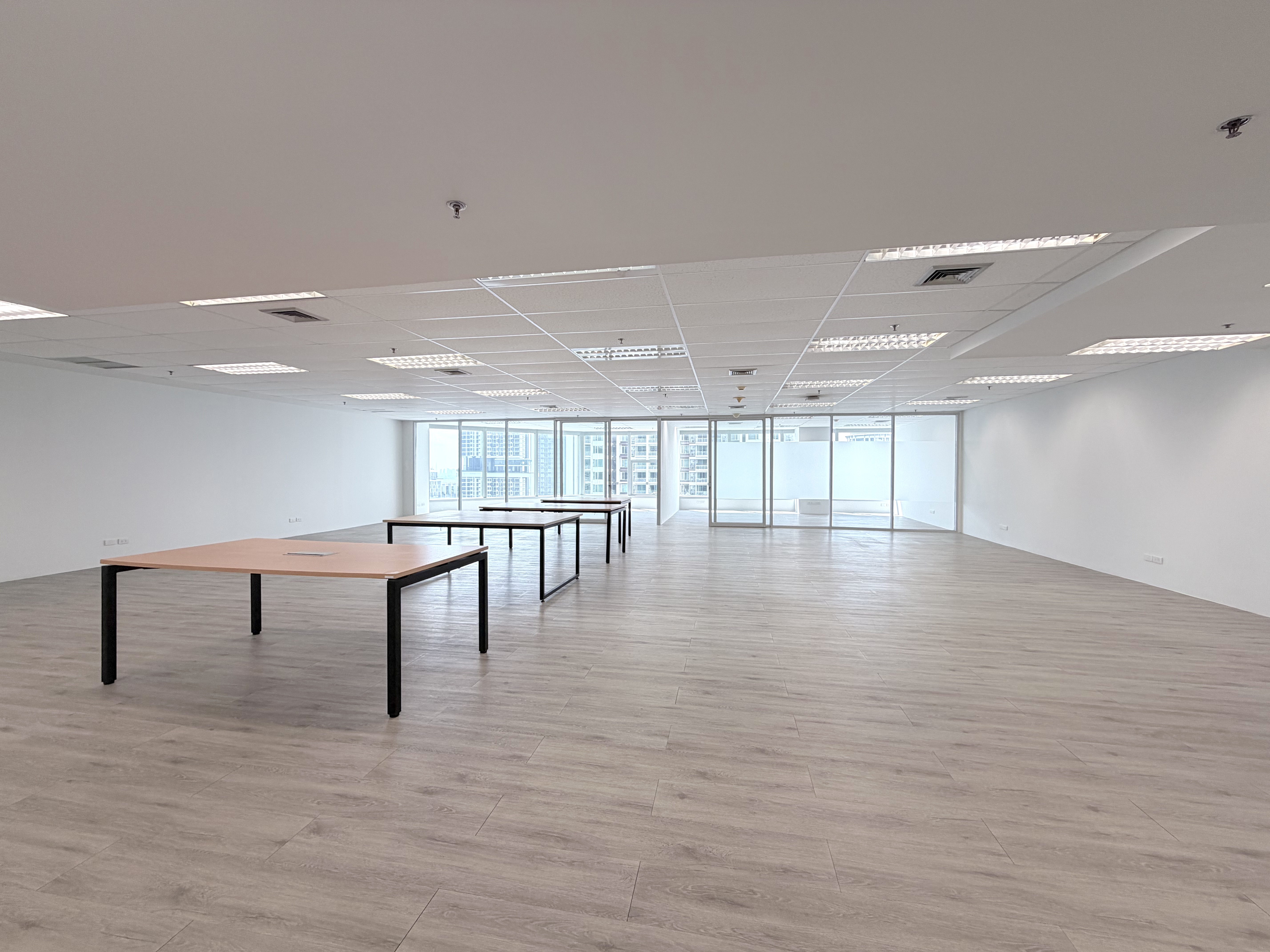 Grade A office, Skywalk from BTS Chong Nonsi