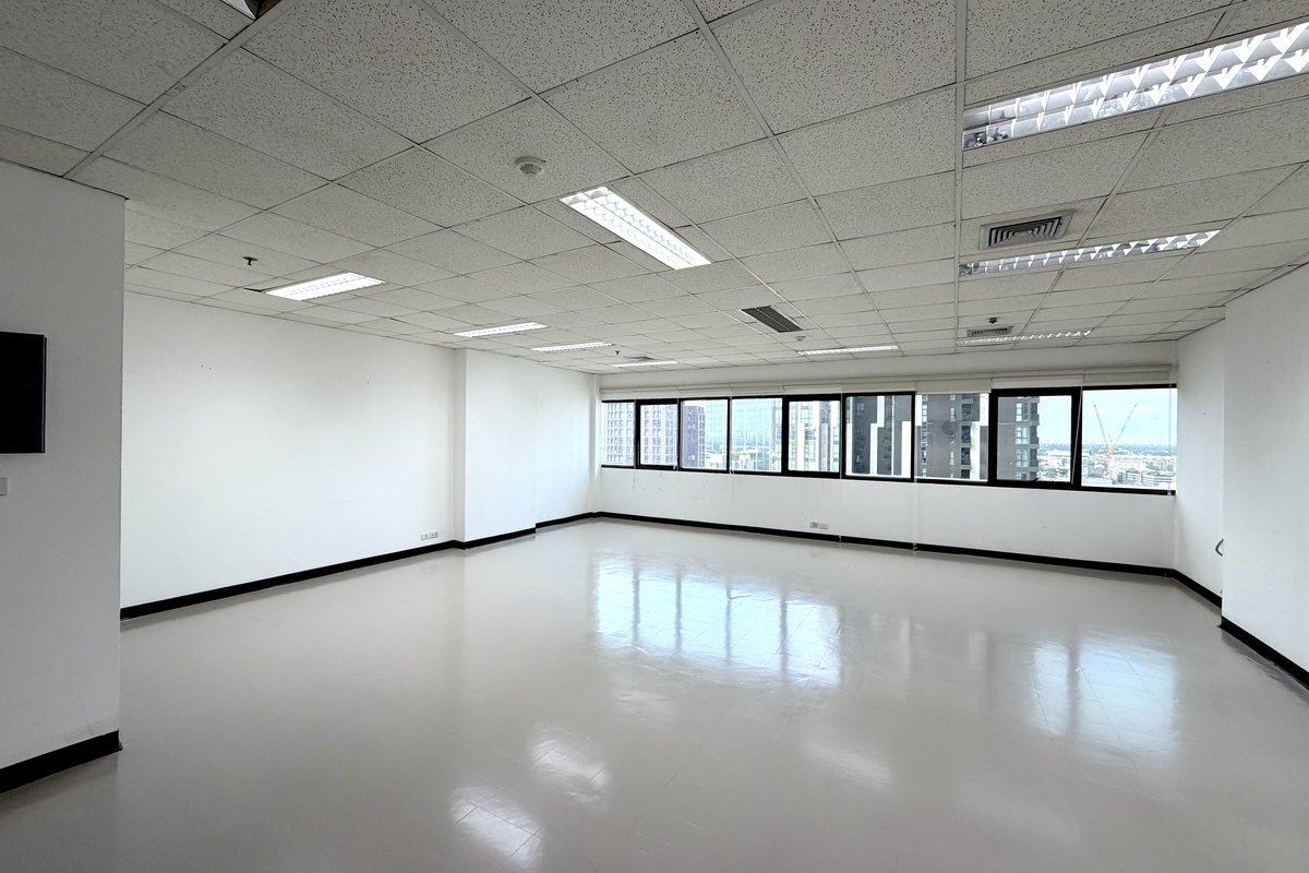 Ekamai Office, 450m to BTS, 24hr Air Con, Free Parking
