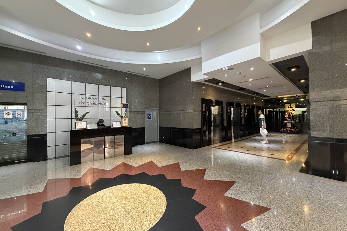 Ekamai Office, 450m to BTS, 24hr Air Con, Free Parking