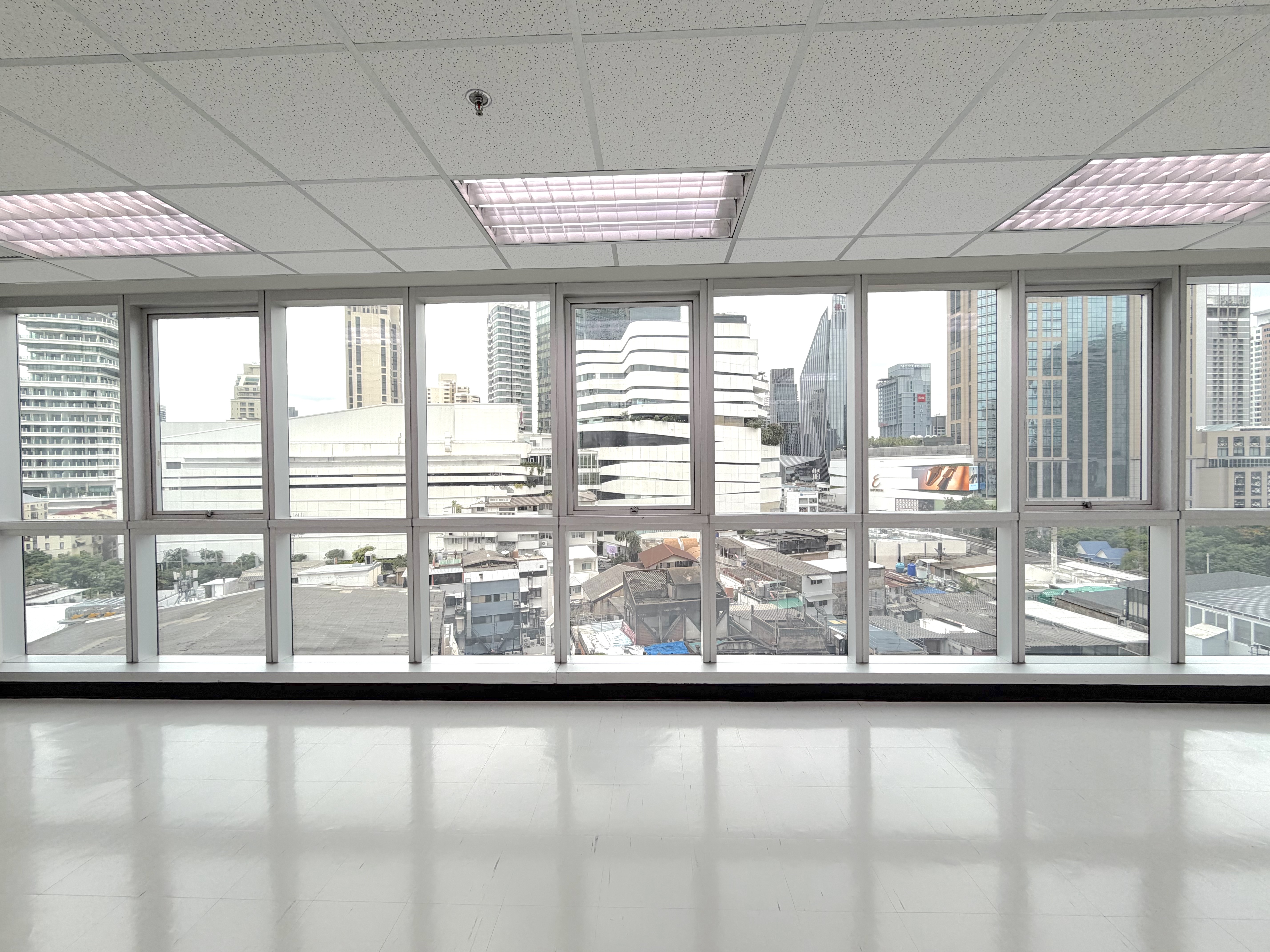 Office 400m from BTS Phrom Phong, 7-11, Café & restaurants On-Site