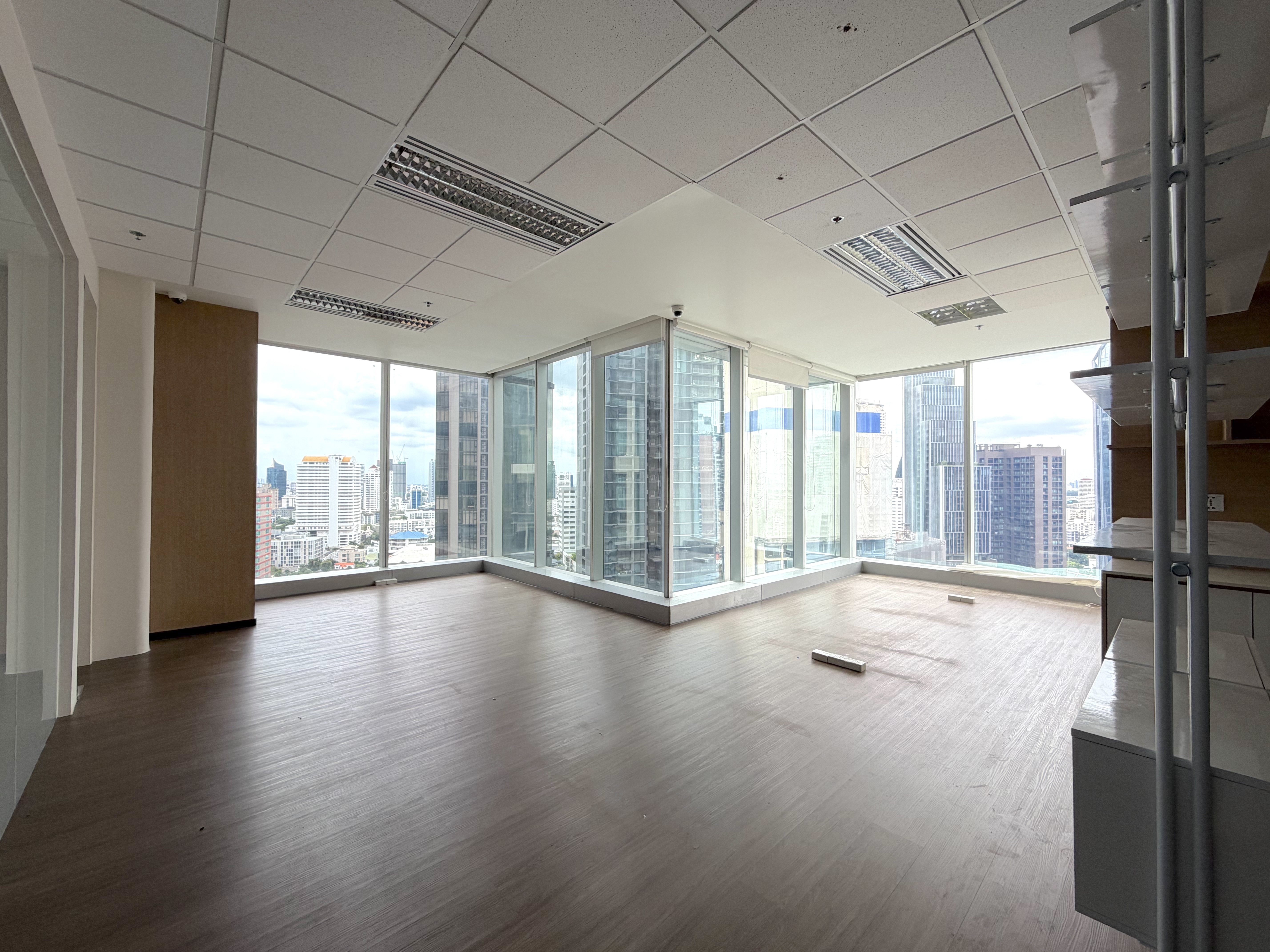 Grade A Office connect to BTS Phrom Phong, beautifully furnished and ready to use.