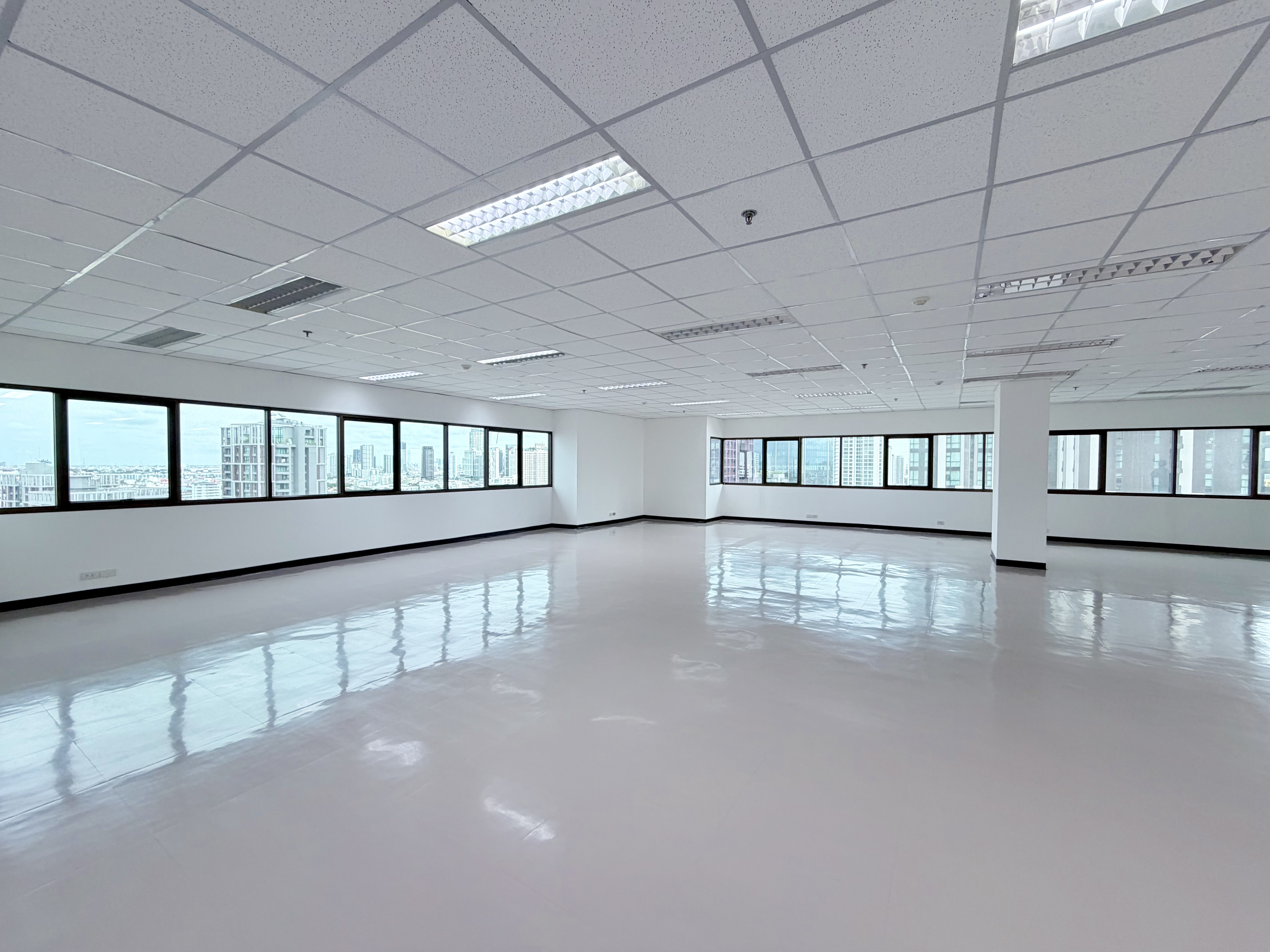 Ekamai Office, 450m to BTS, 24hr Air Con
