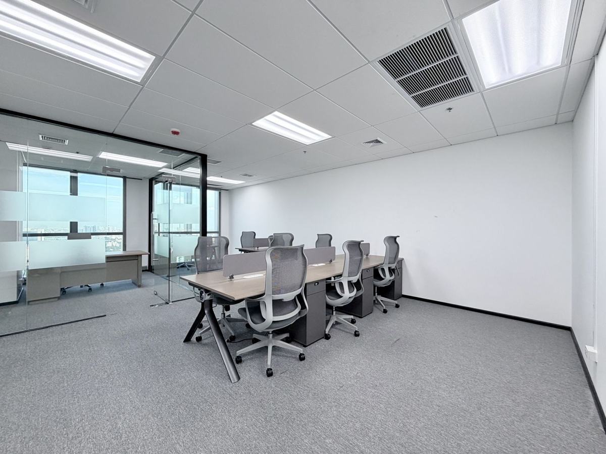 New serviced office; includes AC and internet; near MRT Rama 9.