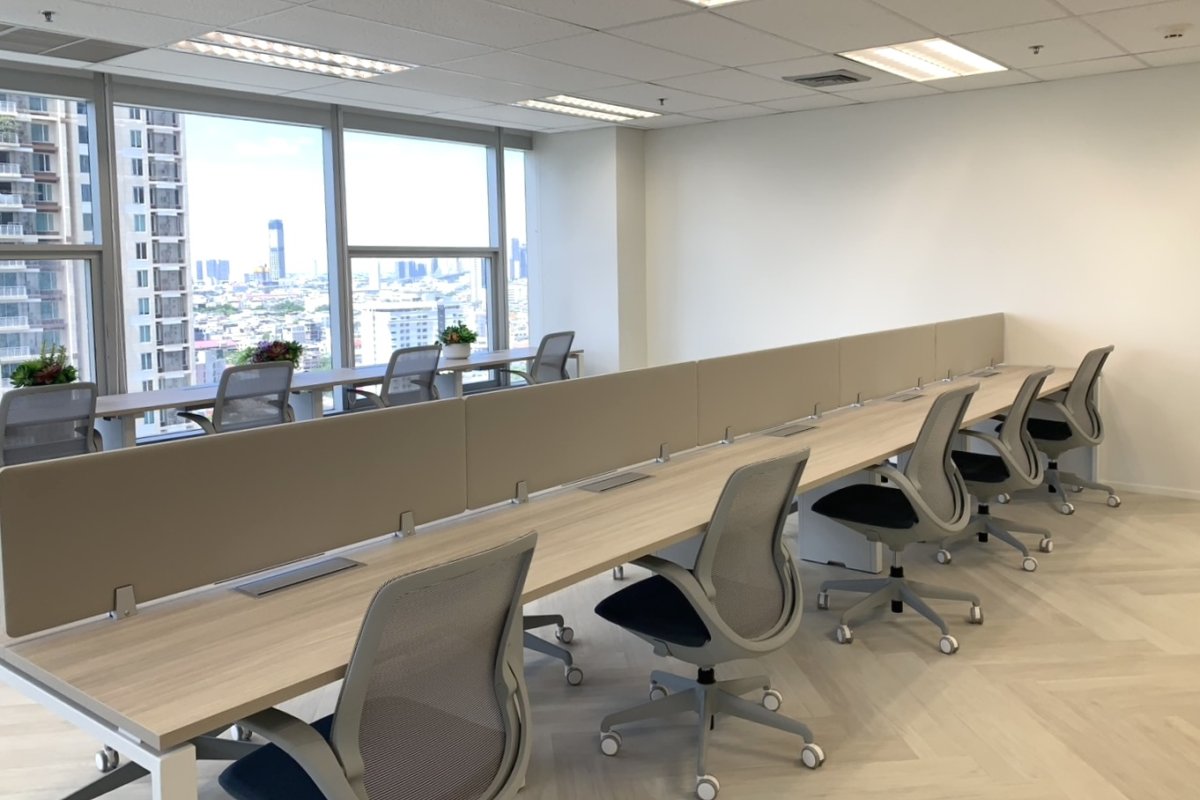 Office with Furniture & Meeting Room, Skywalk from BTS Chong Nonsi